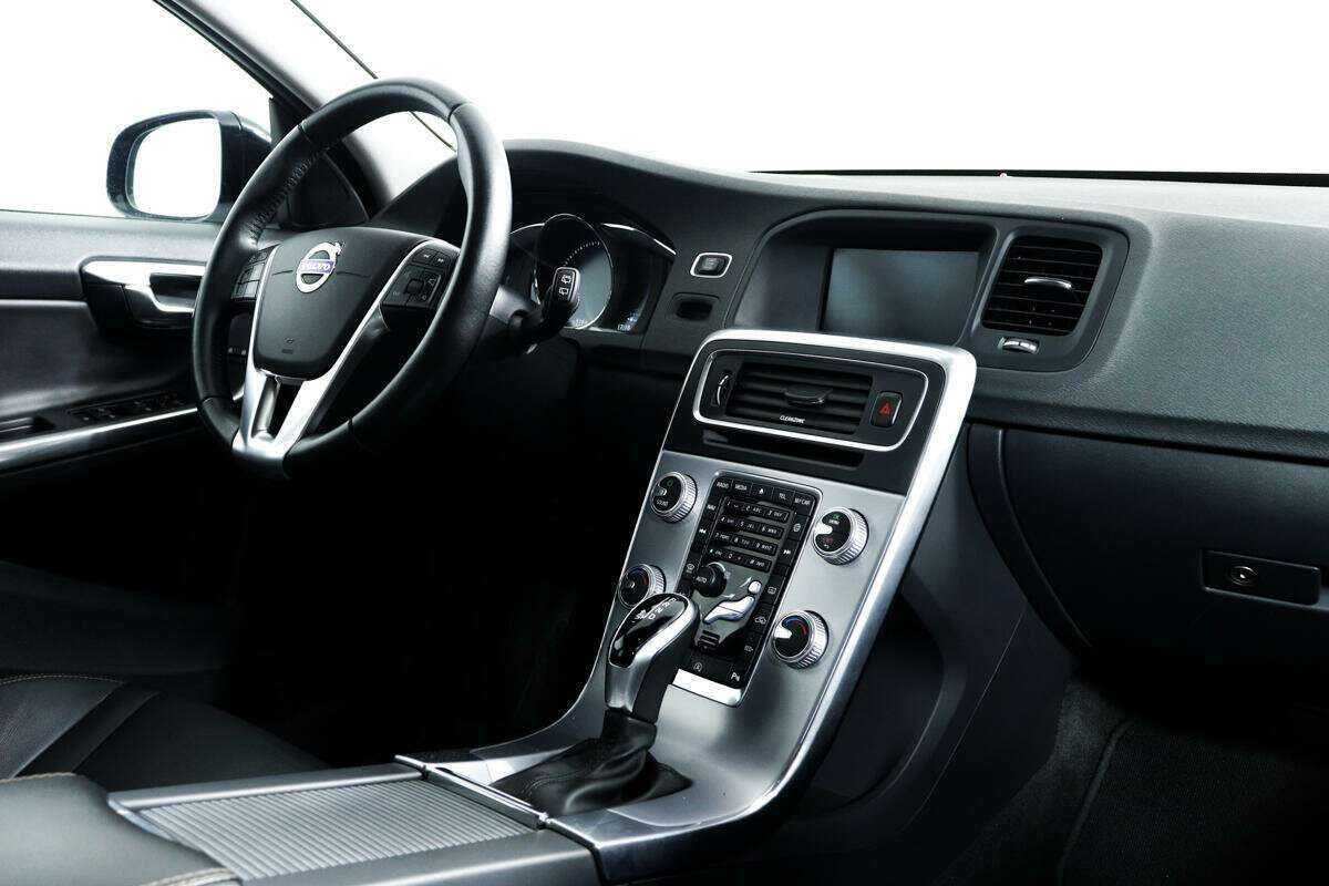 Volvo V60 Cross Country с пробегом — 2018 год. Фото: #6