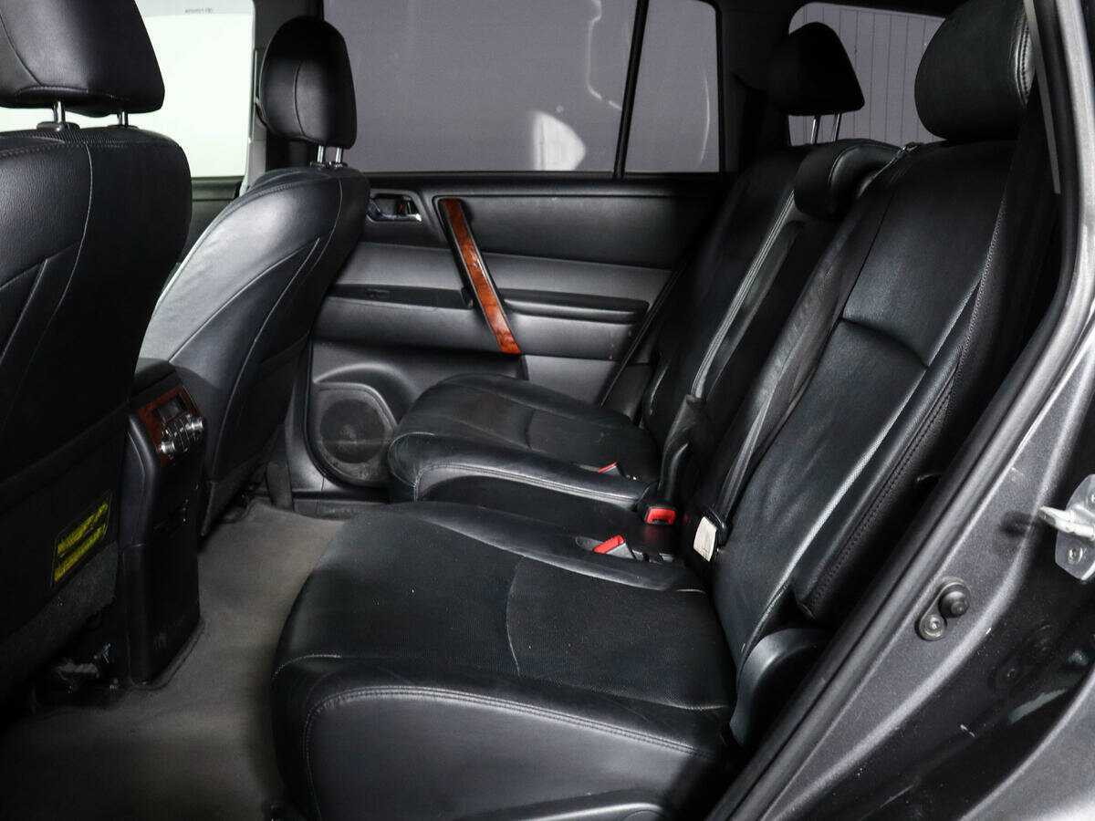 Toyota Highlander с пробегом — 2011 год. Фото: #9