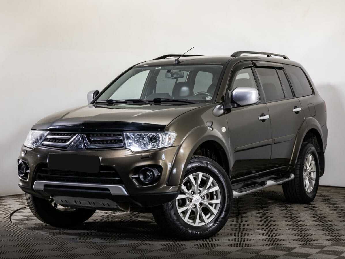 Mitsubishi Pajero Sport с пробегом — 2015 год. Фото: #0