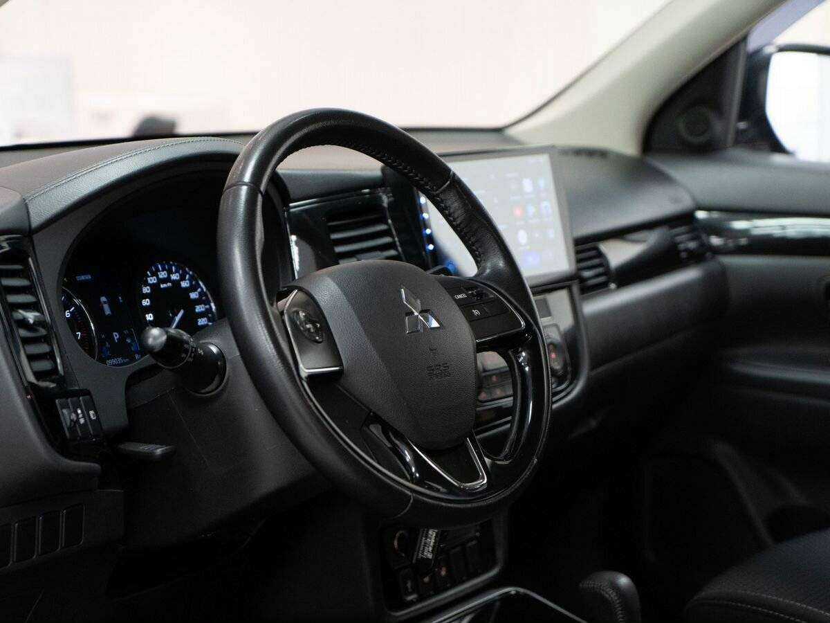 Mitsubishi Outlander с пробегом — 2018 год. Фото: #4