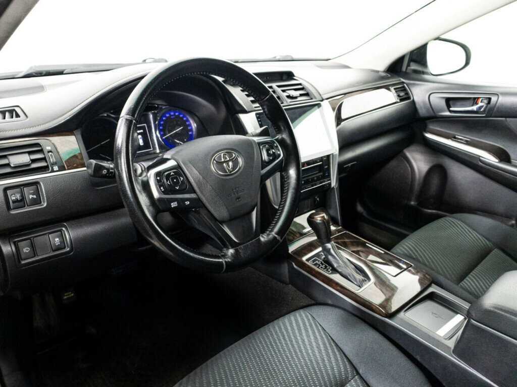 Toyota Camry с пробегом — 2018 год. Фото: #10