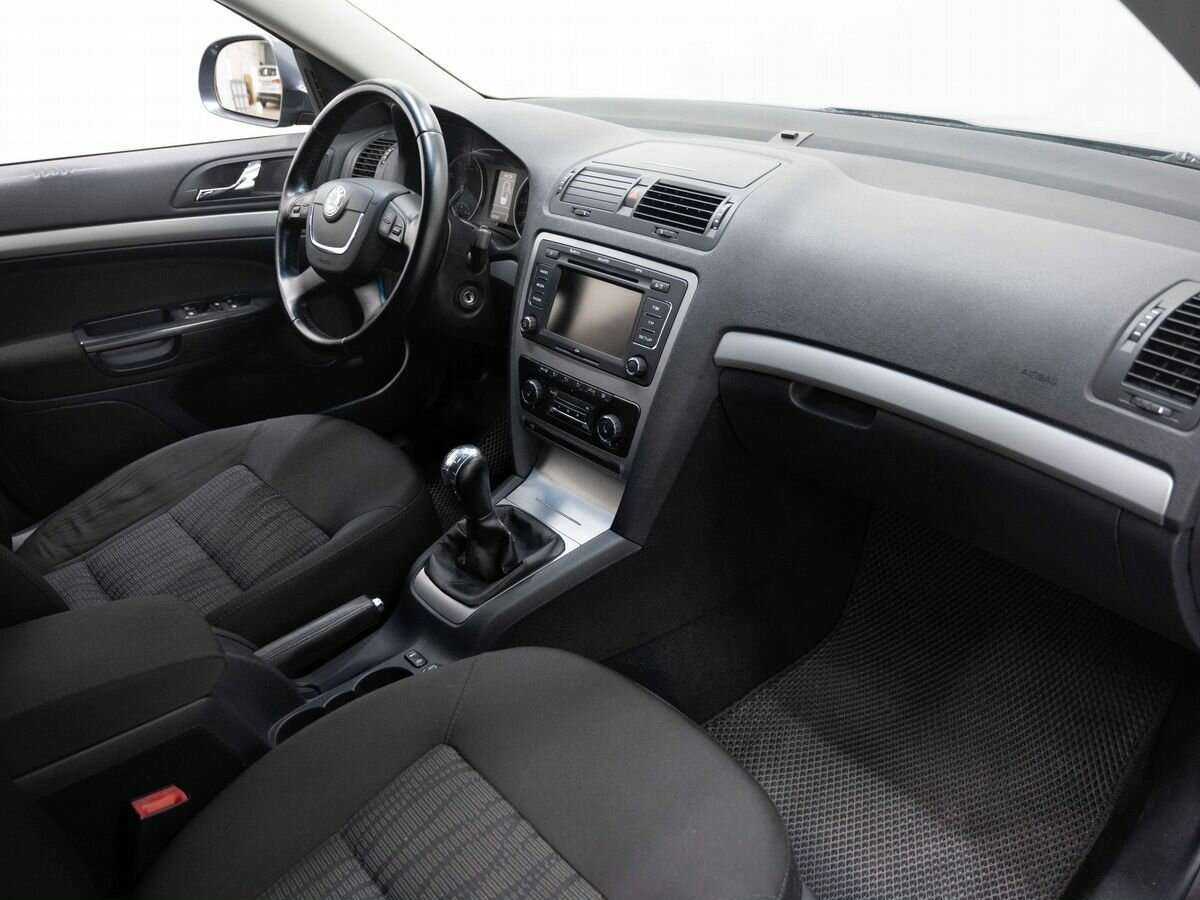Skoda Octavia с пробегом — 2010 год. Фото: #10