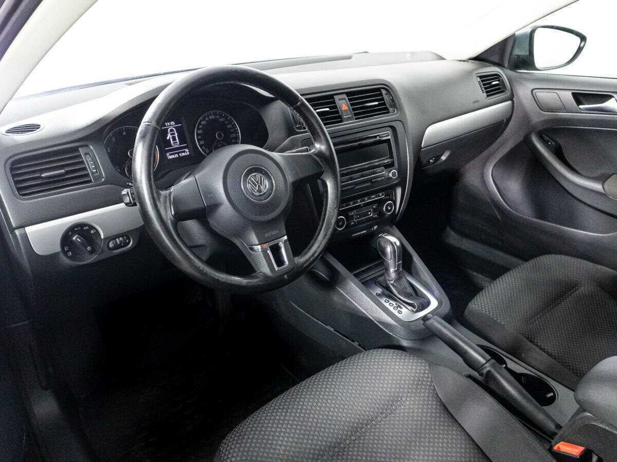 Volkswagen Jetta с пробегом — 2012 год. Фото: #10