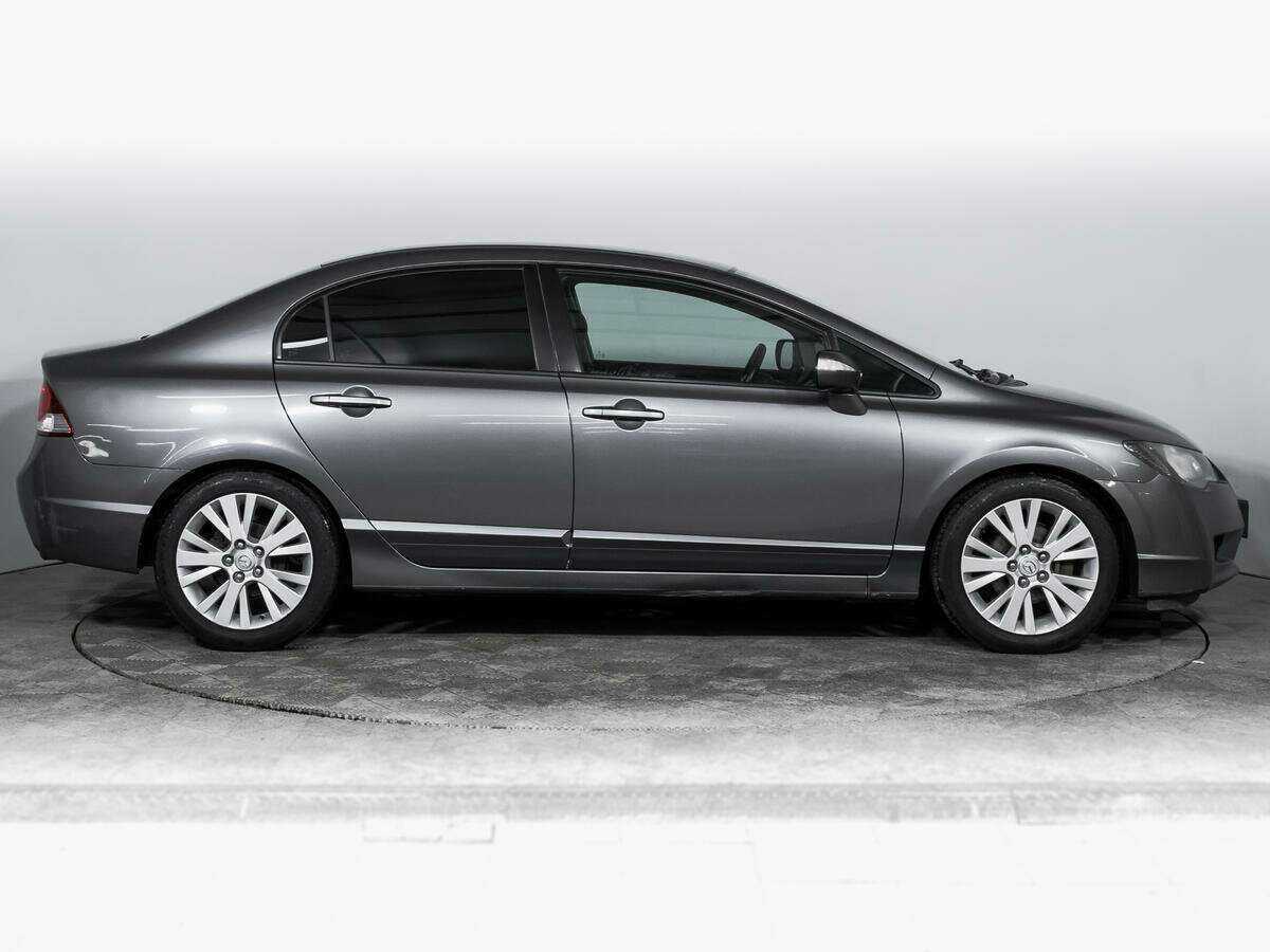 Honda Civic с пробегом — 2011 год. Фото: #3