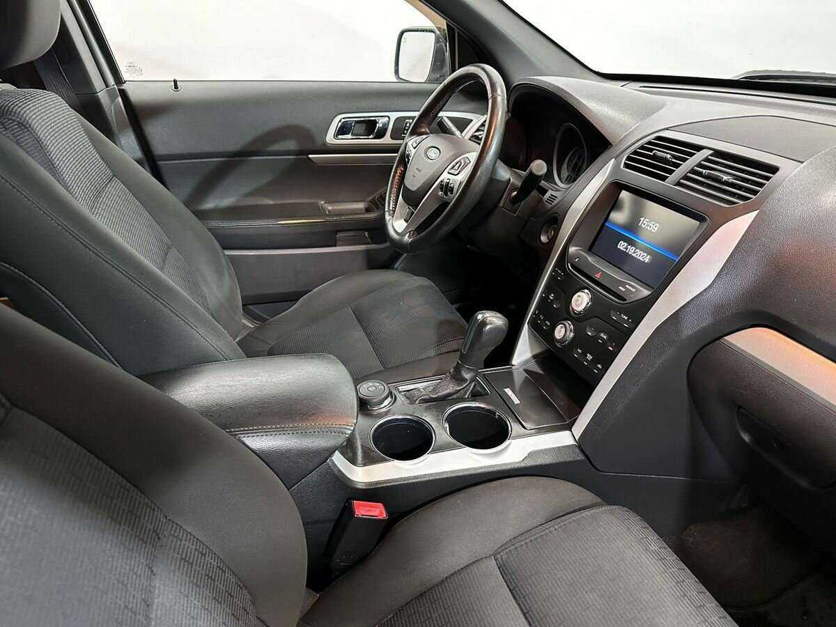 Ford Explorer с пробегом — 2013 год. Фото: #9
