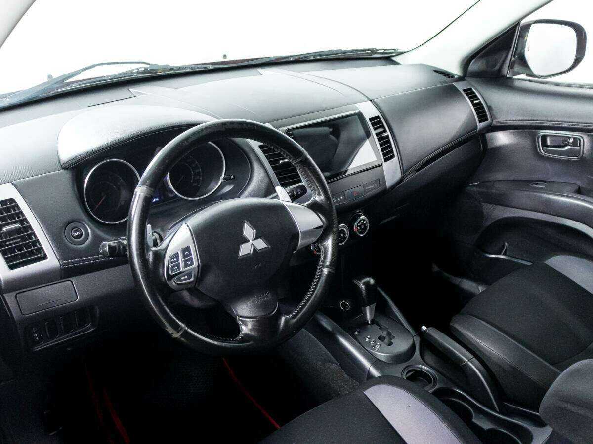 Mitsubishi Outlander с пробегом — 2011 год. Фото: #9