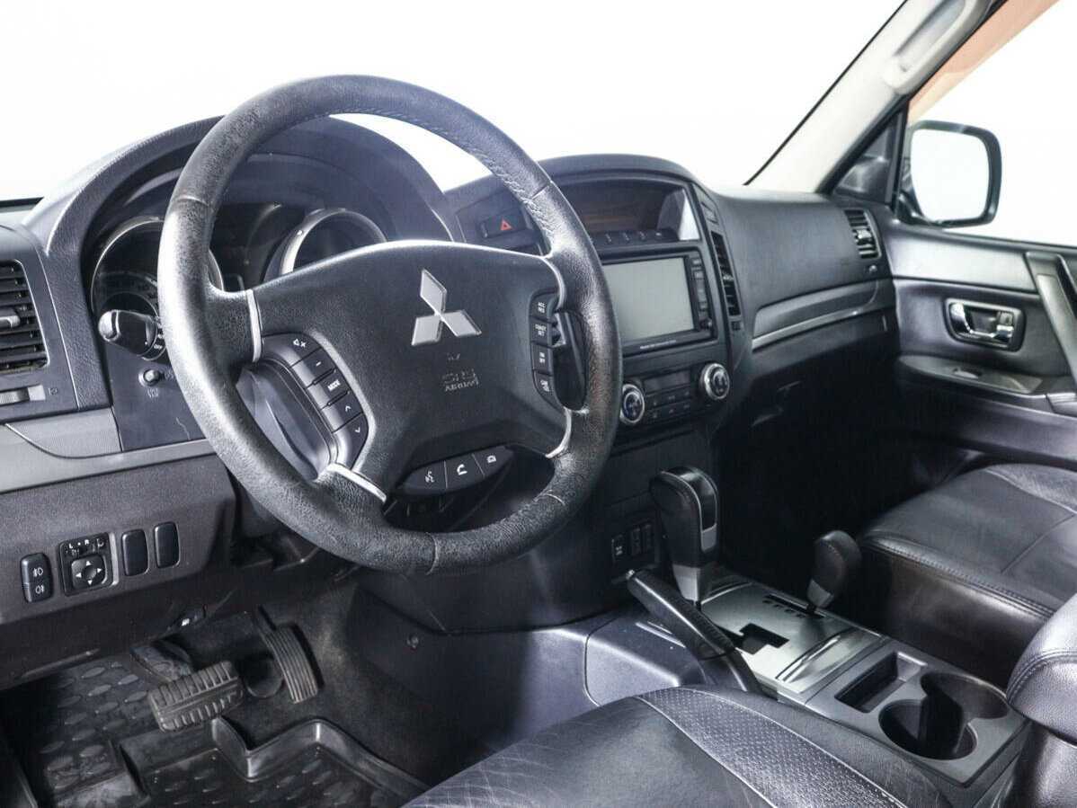 Mitsubishi Pajero с пробегом — 2010 год. Фото: #11