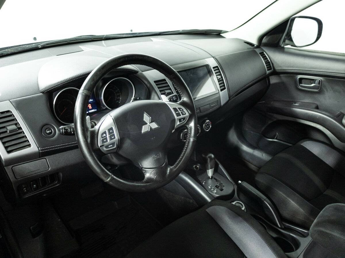 Mitsubishi Outlander с пробегом — 2011 год. Фото: #10