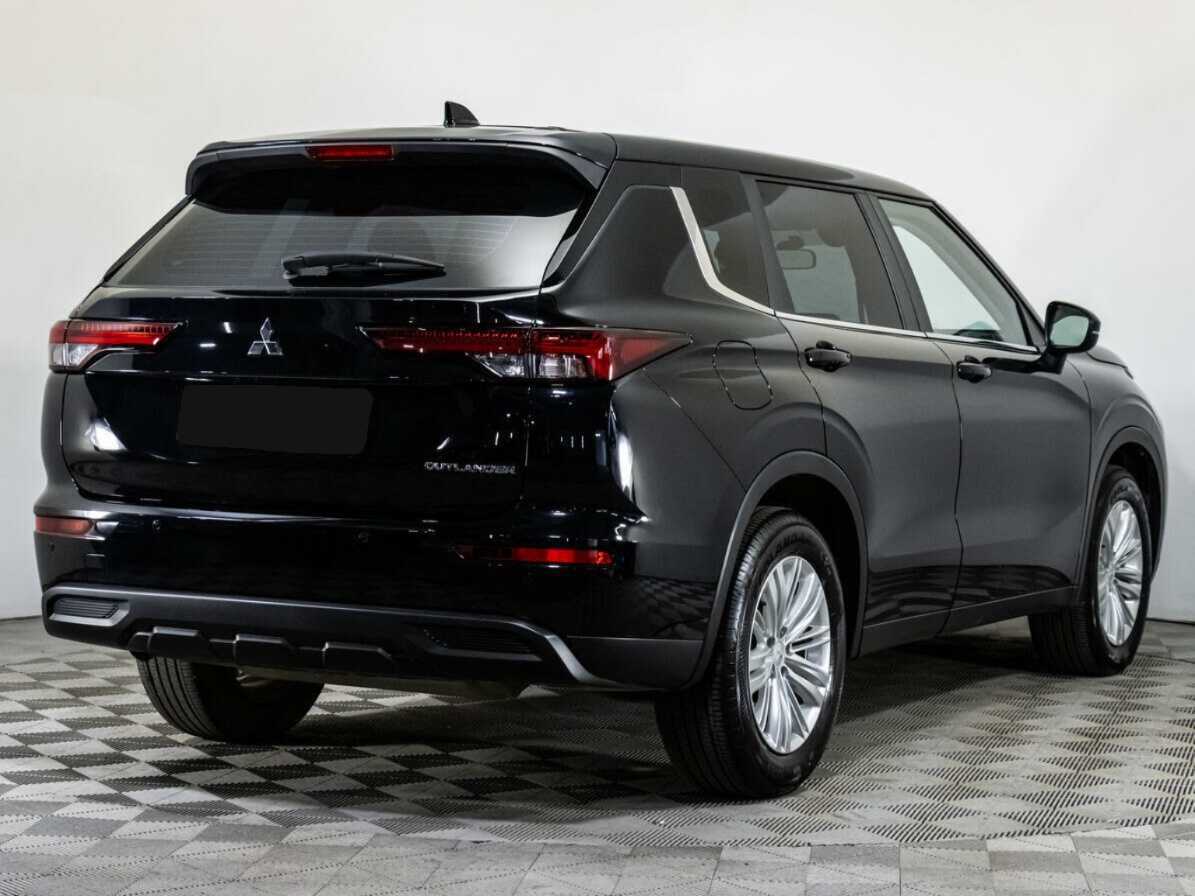 Mitsubishi Outlander с пробегом — 2023 год. Фото: #3