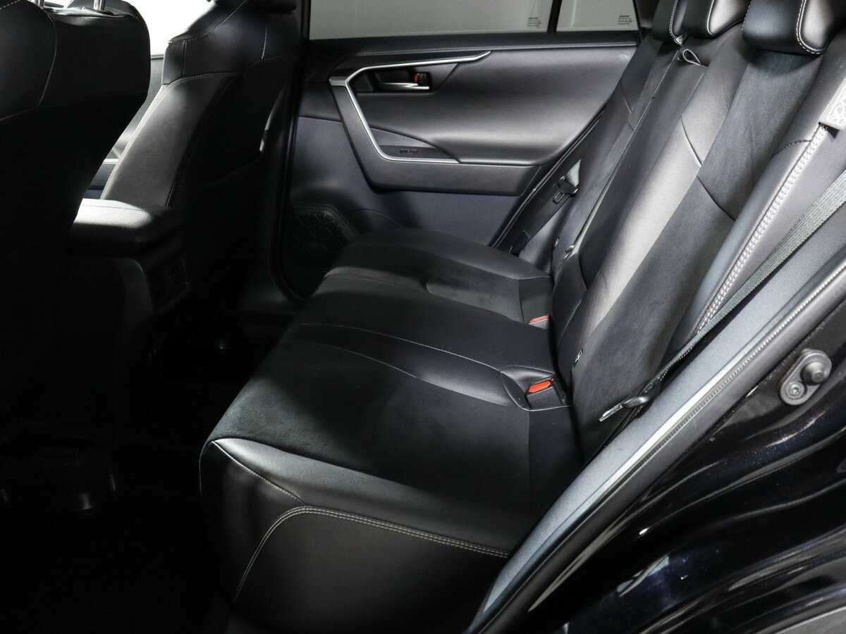 Toyota RAV4 с пробегом — 2021 год. Фото: #6