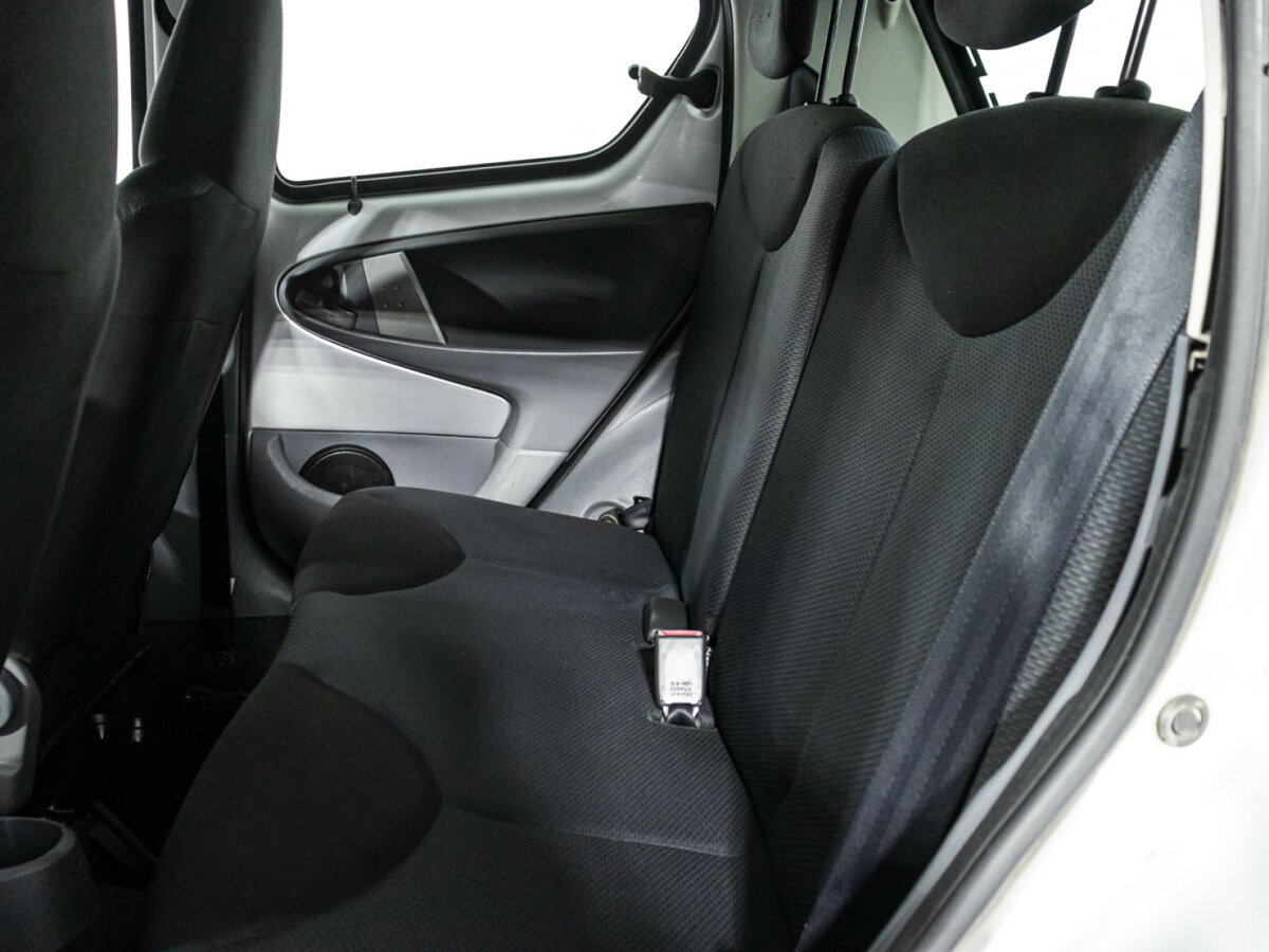 Toyota Aygo с пробегом — 2006 год. Фото: #9