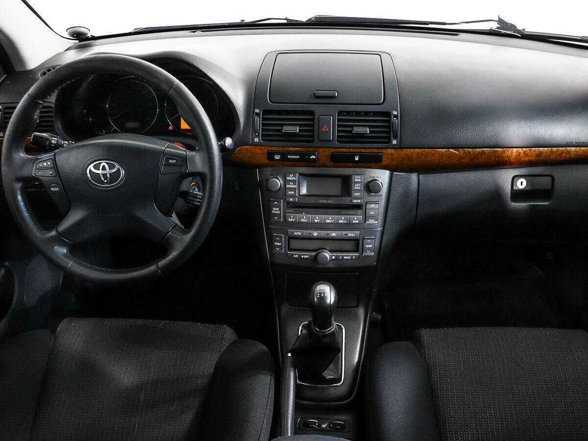 Toyota Avensis с пробегом — 2006 год. Фото: #11
