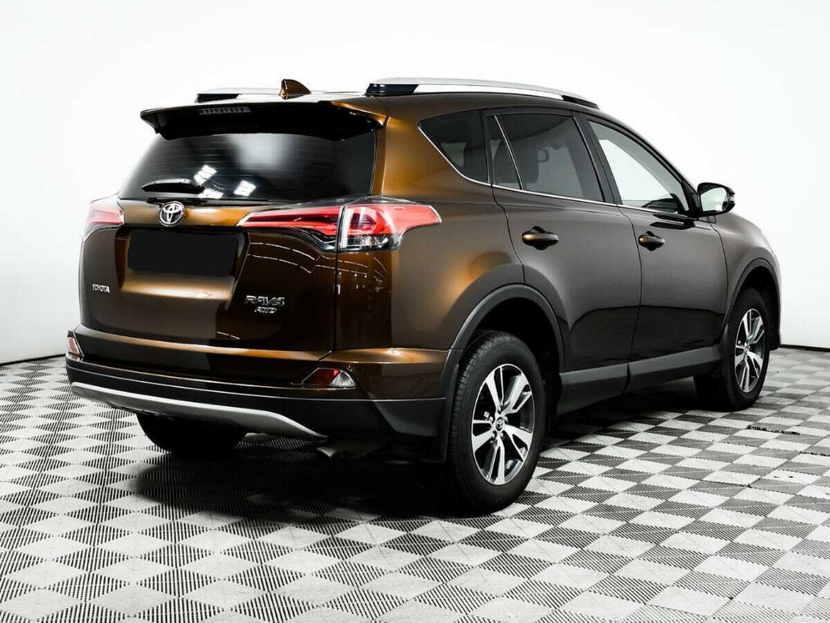 Toyota RAV4 с пробегом — 2017 год. Фото: #4