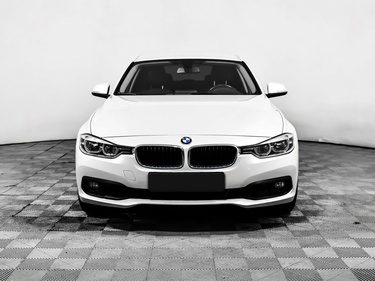 BMW 3 серии с пробегом — 2017 год. Фото: #1