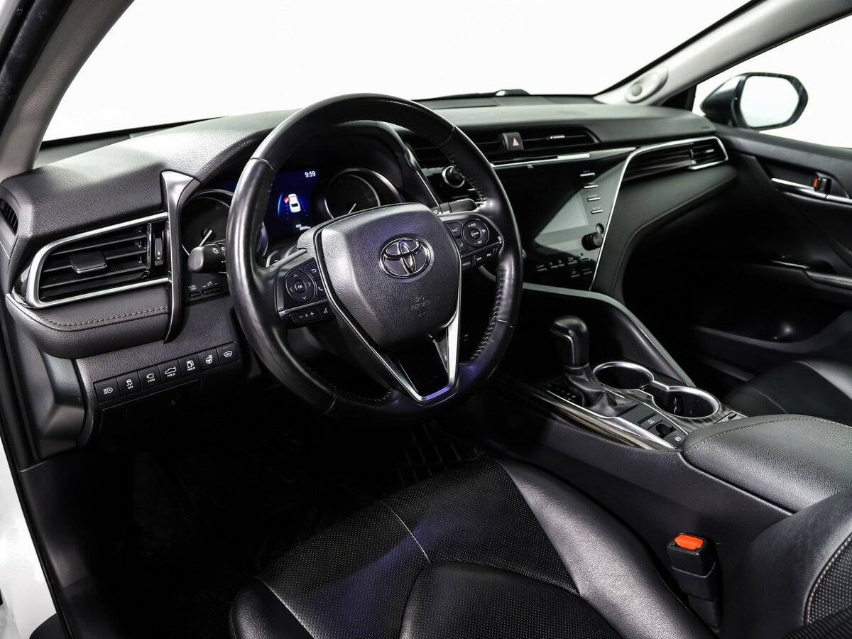 Toyota Camry с пробегом — 2020 год. Фото: #12
