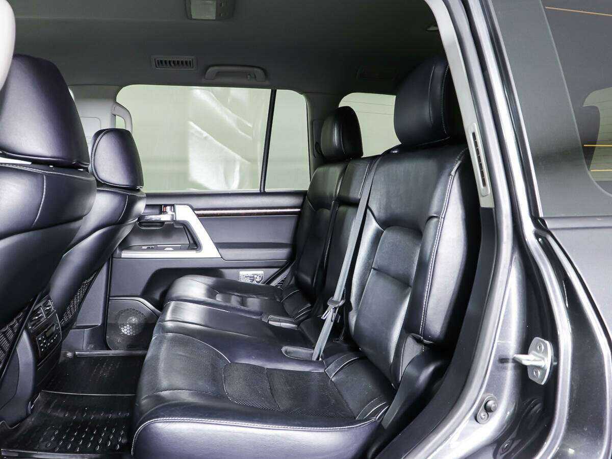 Toyota Land Cruiser с пробегом — 2012 год. Фото: #9