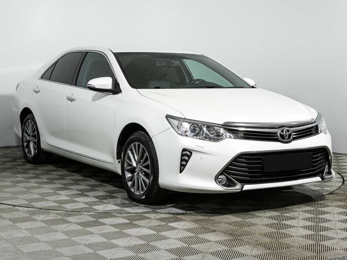 Toyota Camry с пробегом — 2016 год. Фото: #2