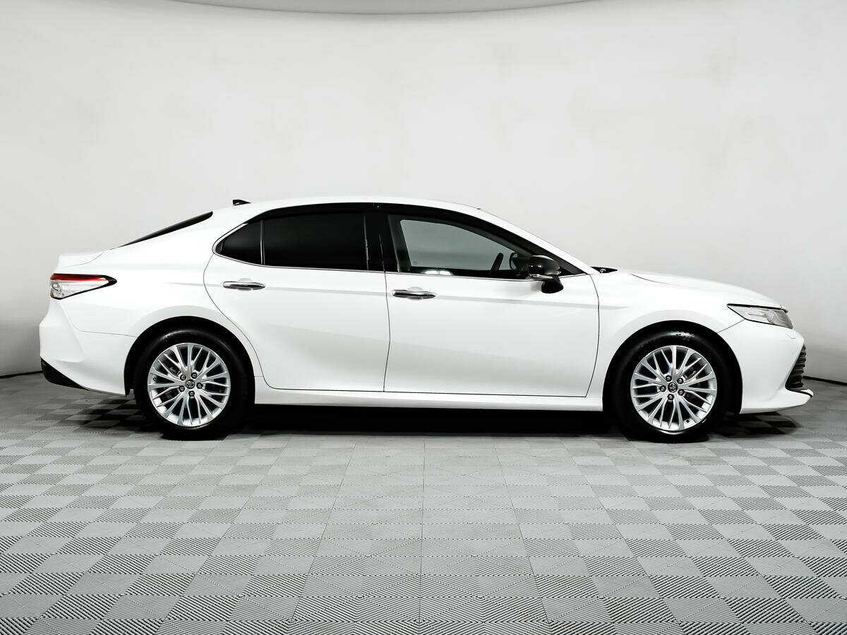 Toyota Camry с пробегом — 2019 год. Фото: #3
