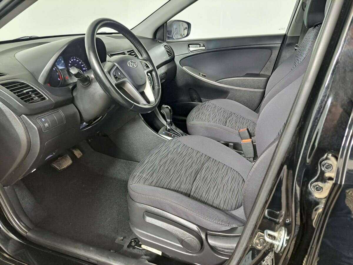 Hyundai Solaris с пробегом — 2015 год. Фото: #13