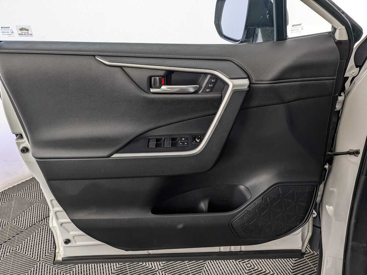 Toyota RAV4 с пробегом — 2019 год. Фото: #18