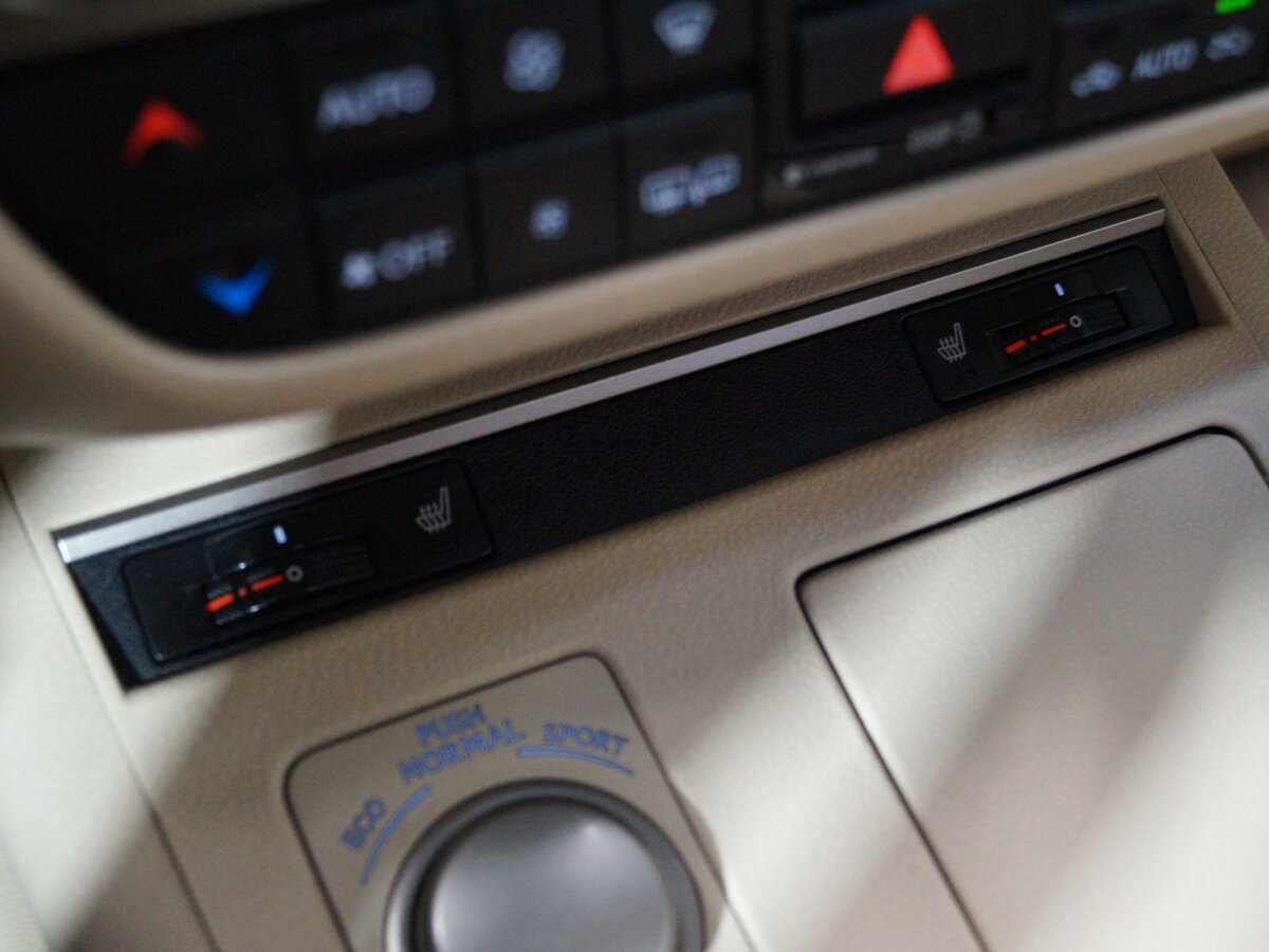 Lexus ES с пробегом — 2012 год. Фото: #19