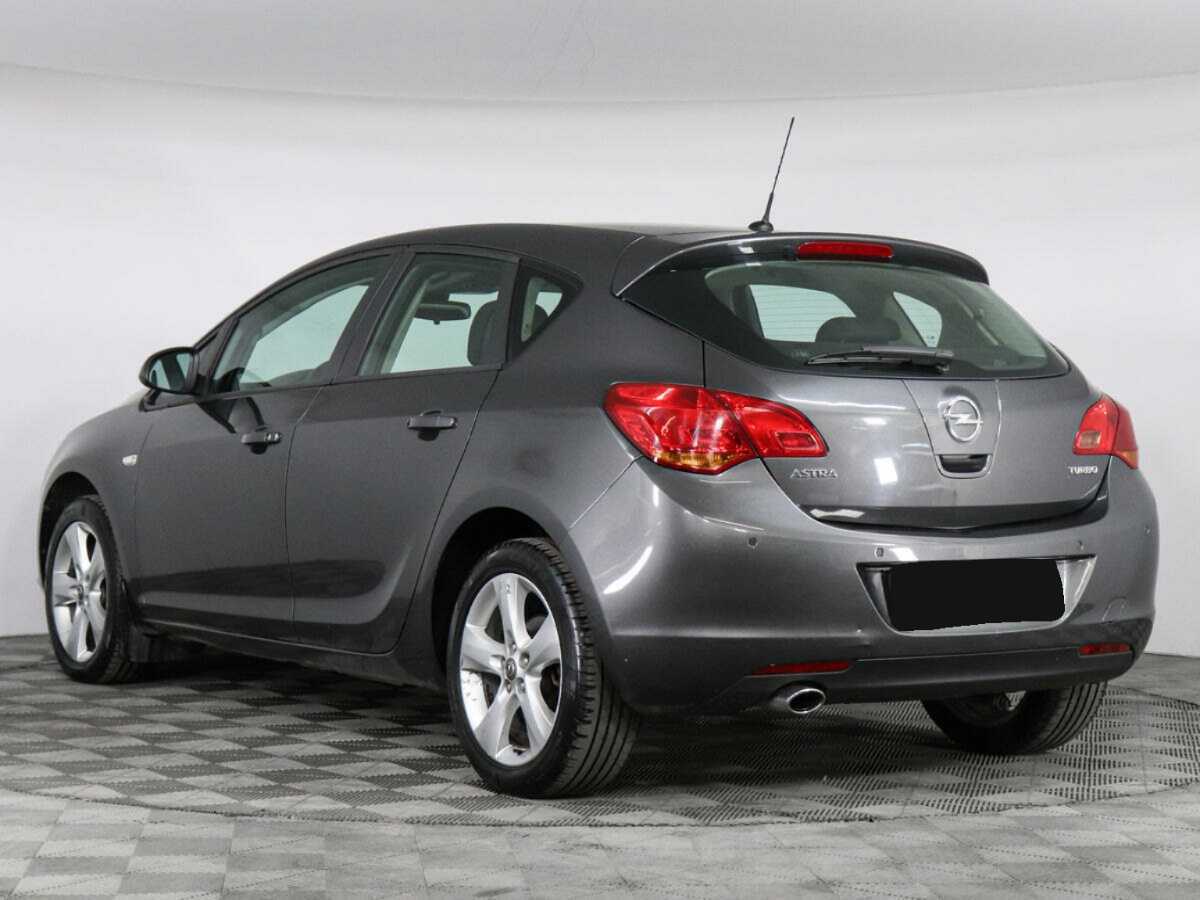 Opel Astra с пробегом — 2011 год. Фото: #6