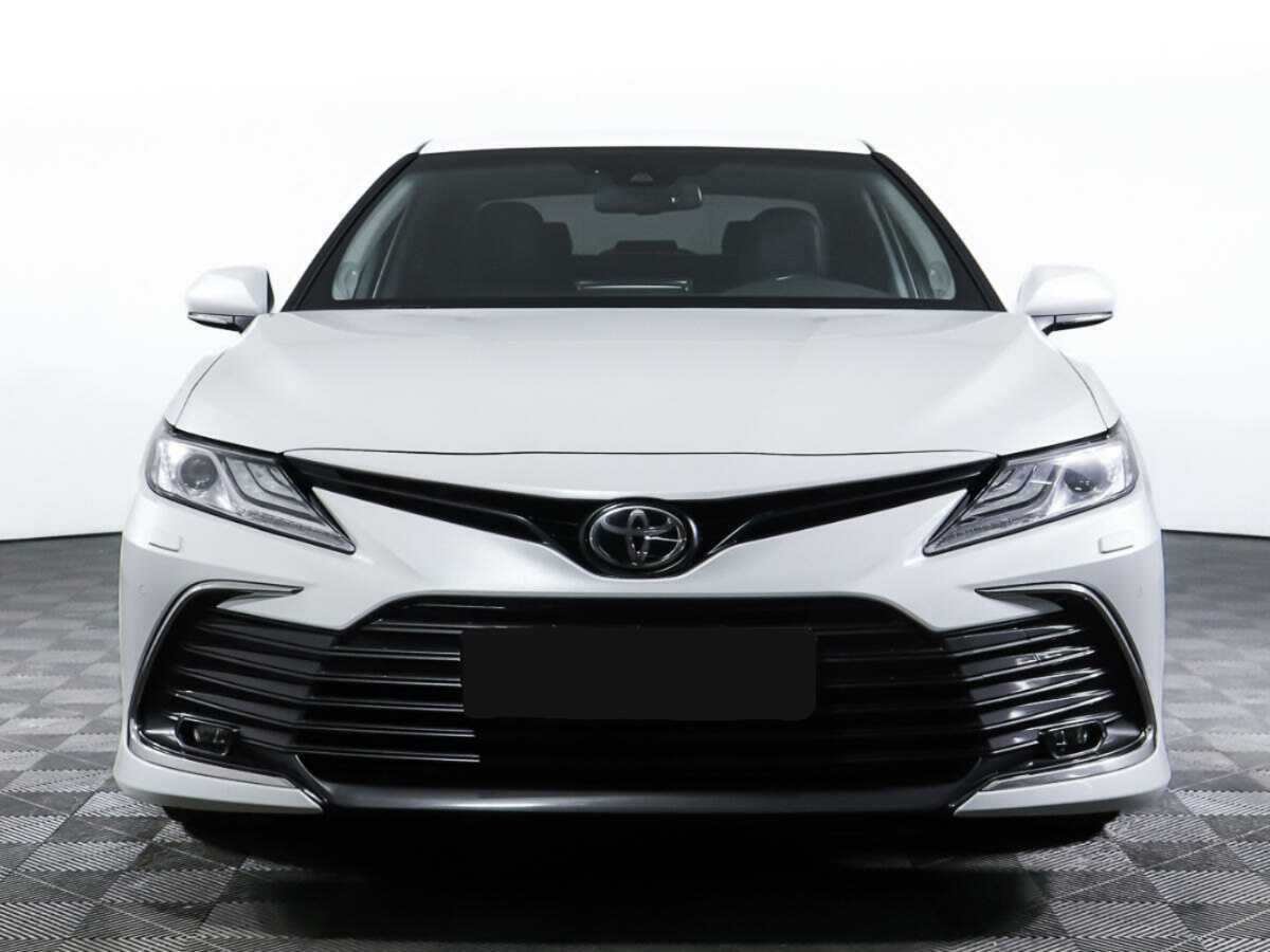 Toyota Camry с пробегом — 2021 год. Фото: #1