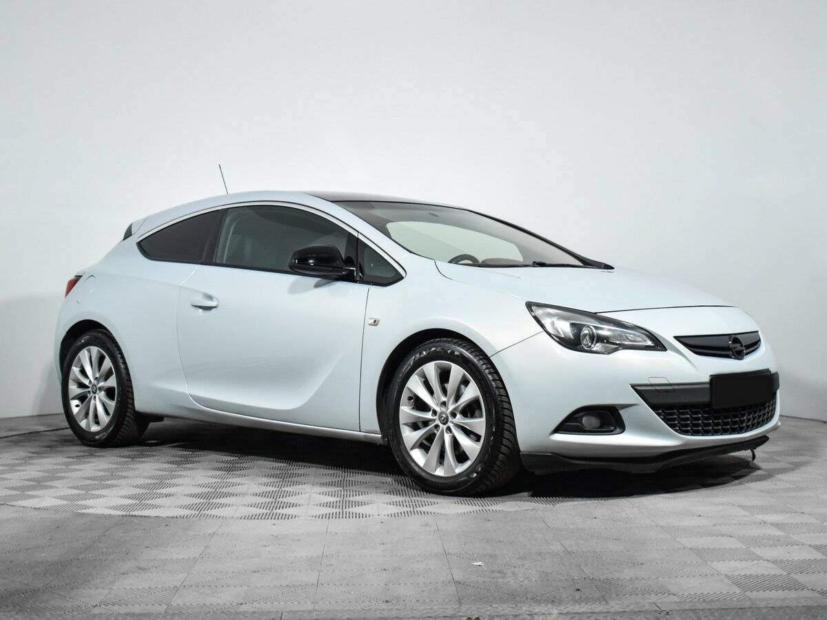 Opel Astra с пробегом — 2012 год. Фото: #2