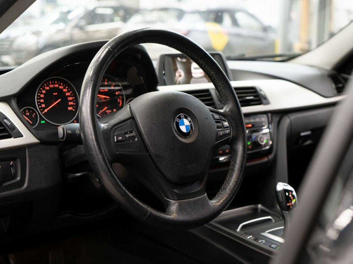 BMW 3 серии с пробегом — 2015 год. Фото: #4