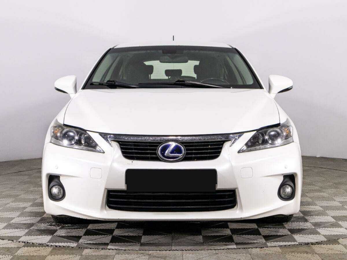 Lexus CT с пробегом — 2012 год. Фото: #1
