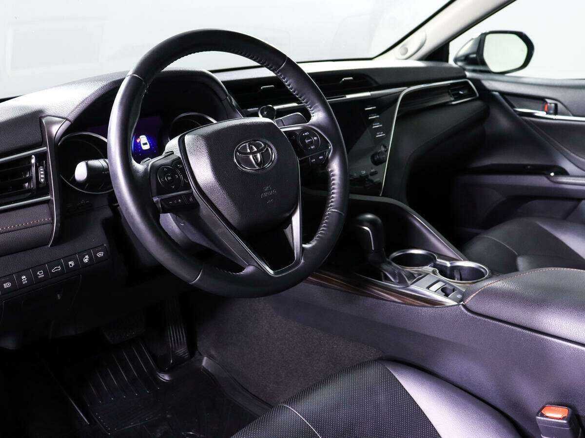 Toyota Camry с пробегом — 2018 год. Фото: #13