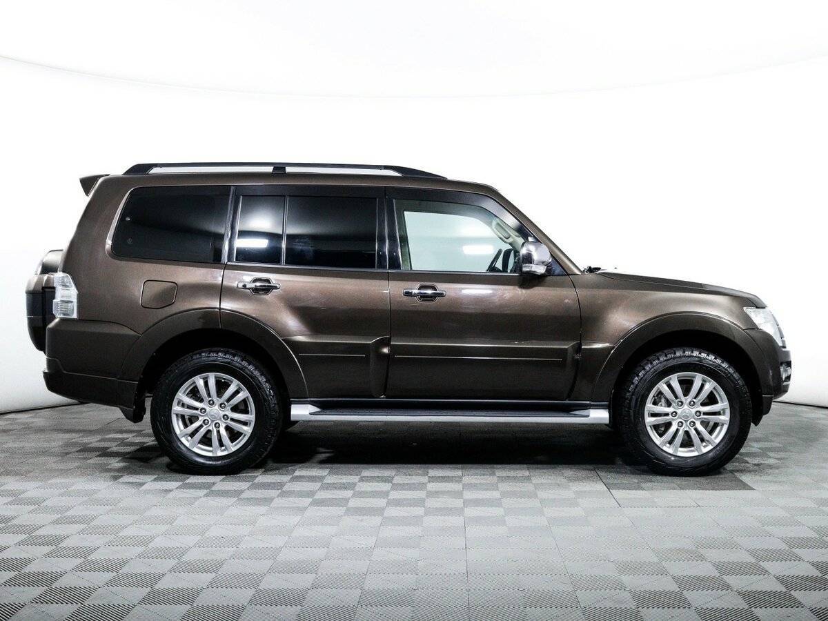 Mitsubishi Pajero с пробегом — 2017 год. Фото: #3