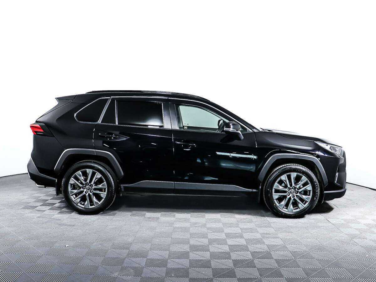 Toyota RAV4 с пробегом — 2021 год. Фото: #3