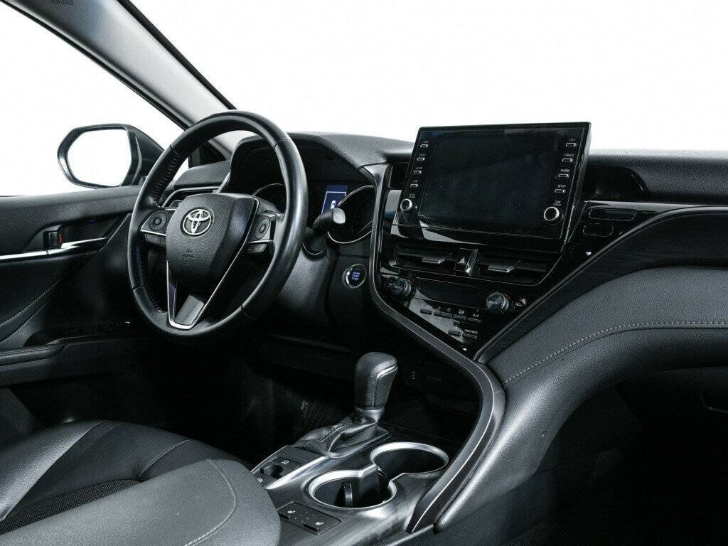 Toyota Camry с пробегом — 2021 год. Фото: #8