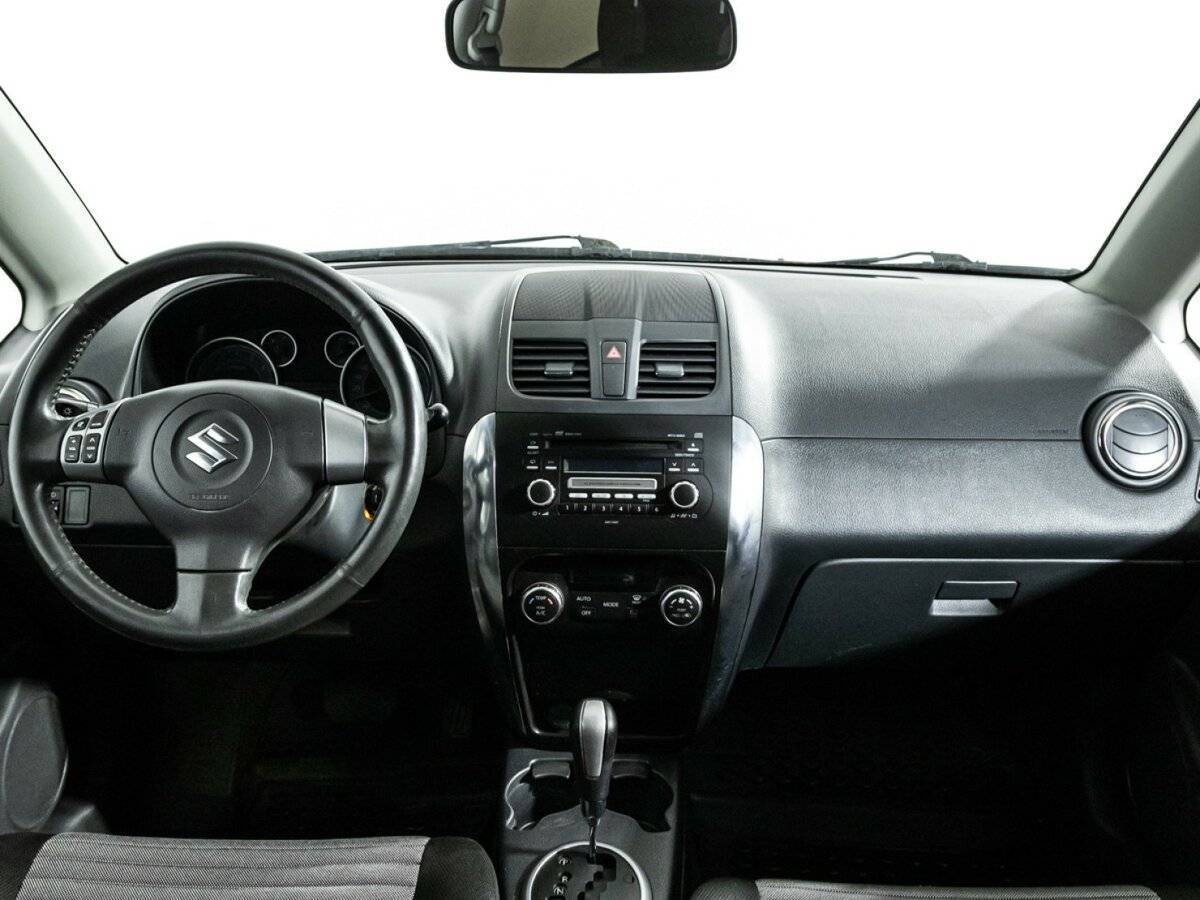 Suzuki SX4 с пробегом — 2010 год. Фото: #12