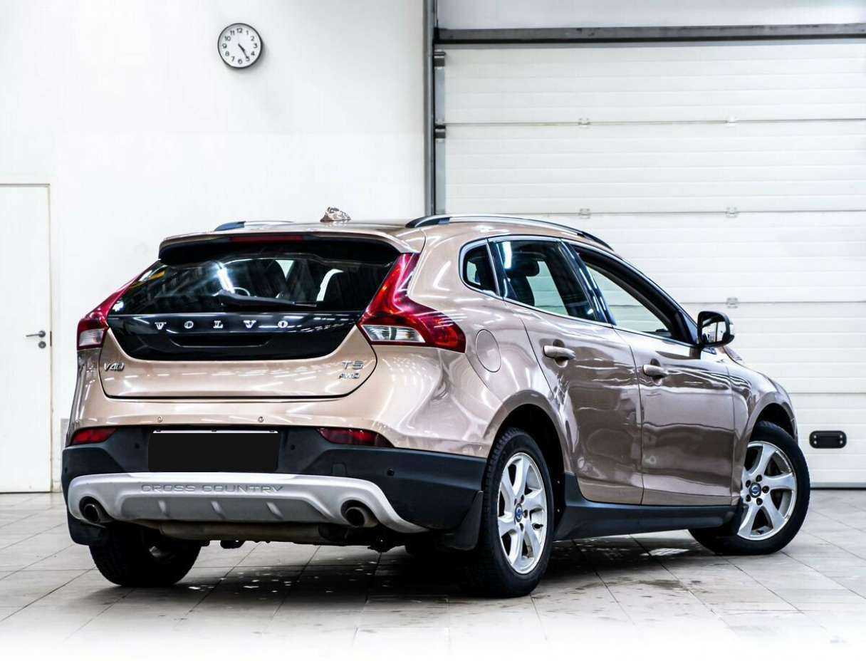 Volvo V40 Cross Country с пробегом — 2013 год. Фото: #2