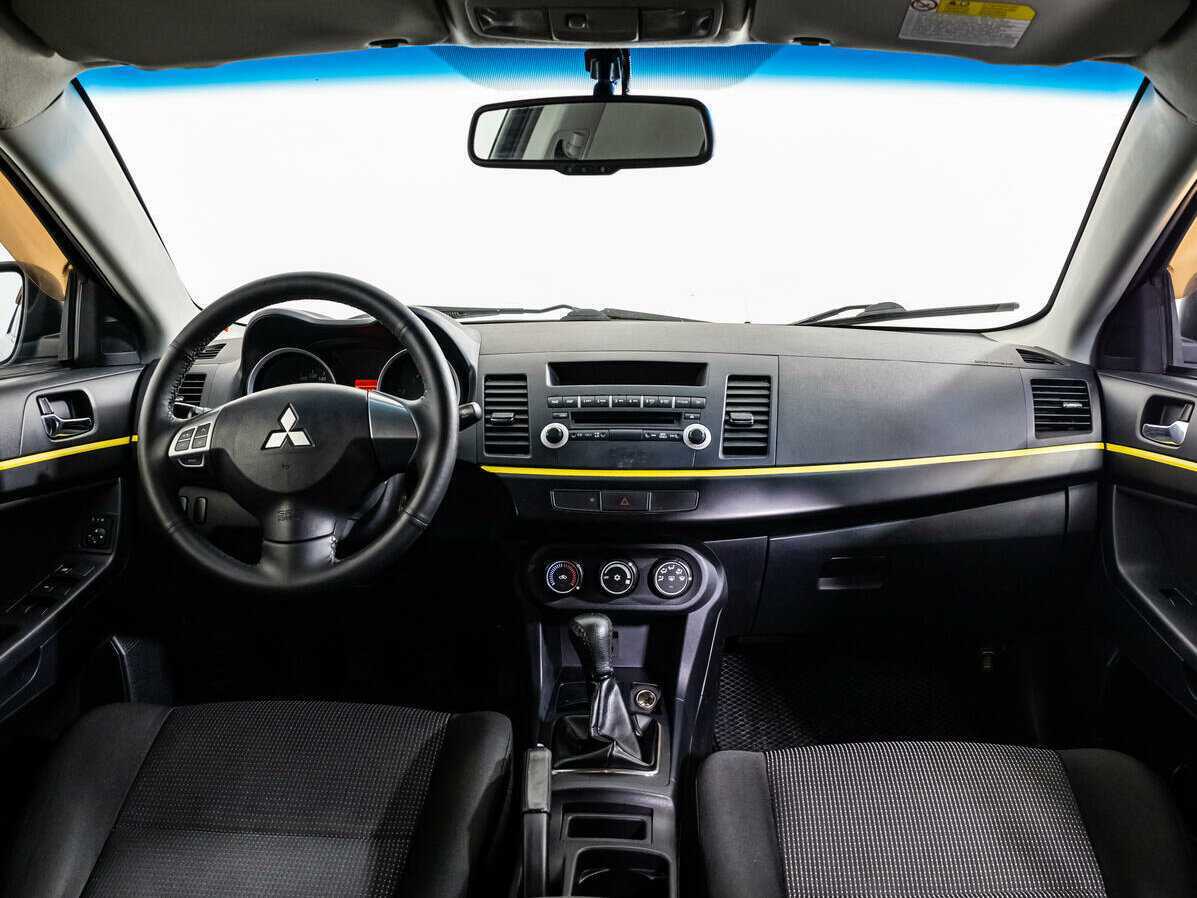 Mitsubishi Lancer с пробегом — 2010 год. Фото: #10
