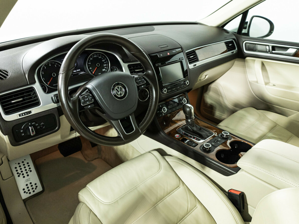 Volkswagen Touareg с пробегом — 2013 год. Фото: #8