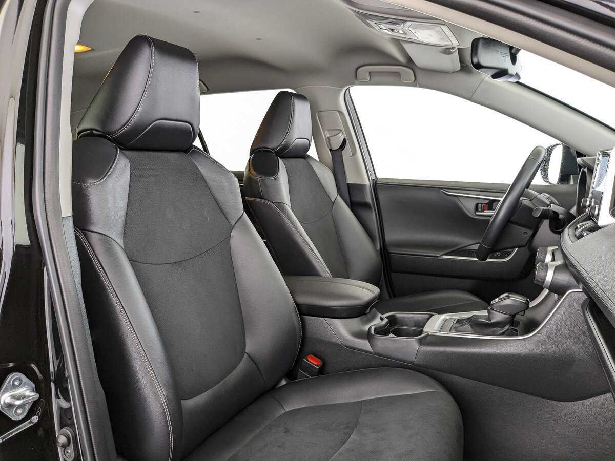 Toyota RAV4 с пробегом — 2021 год. Фото: #19