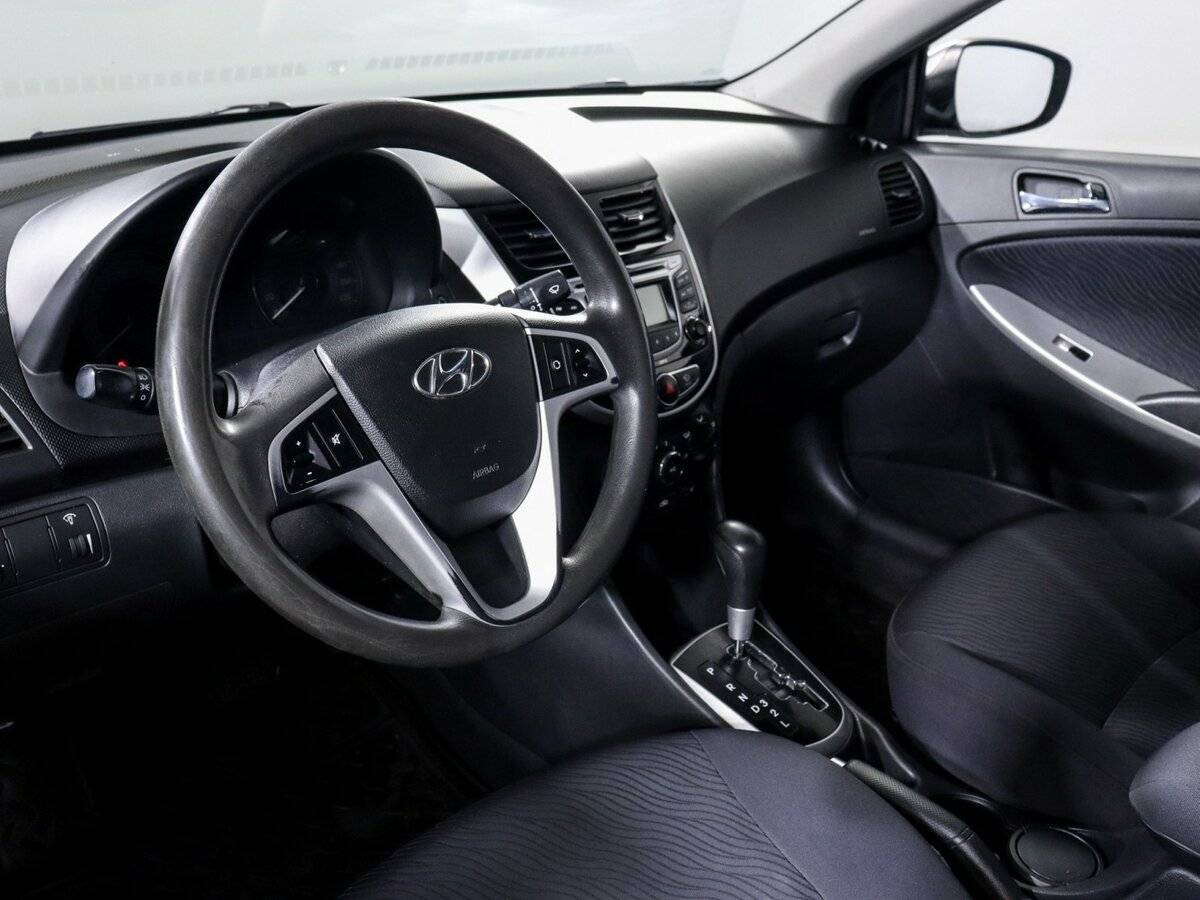 Hyundai Solaris с пробегом — 2011 год. Фото: #11