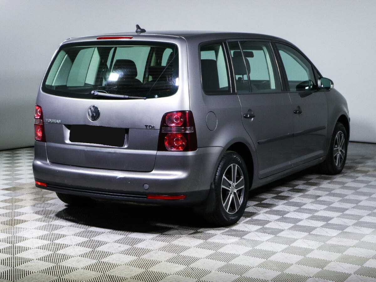 Volkswagen Touran с пробегом — 2008 год. Фото: #4