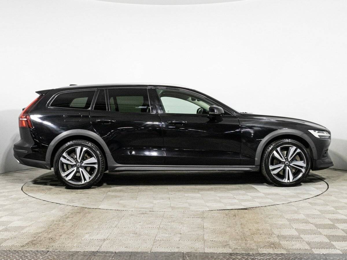 Volvo V60 Cross Country с пробегом — 2019 год. Фото: #3