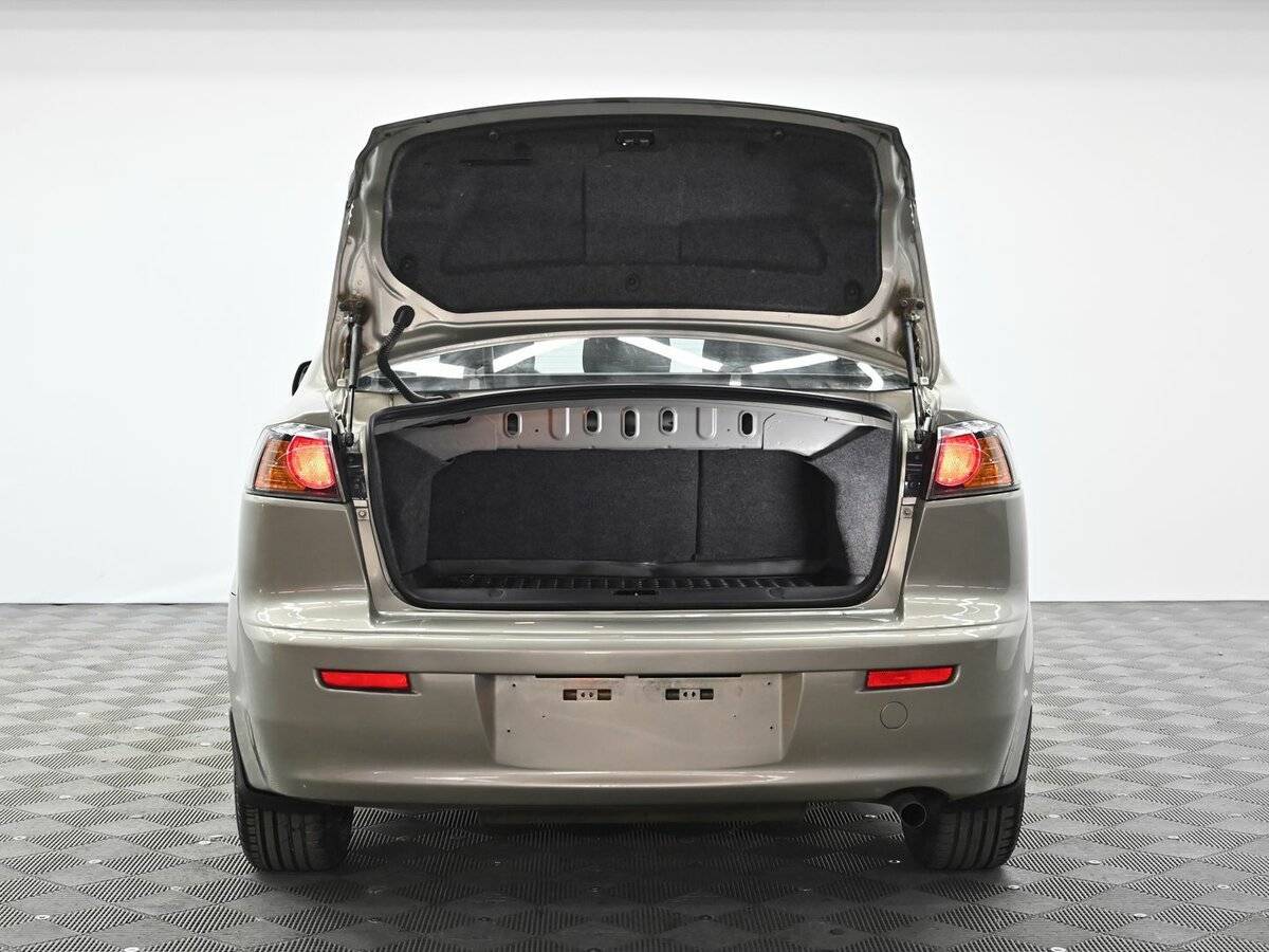Mitsubishi Lancer с пробегом — 2010 год. Фото: #4