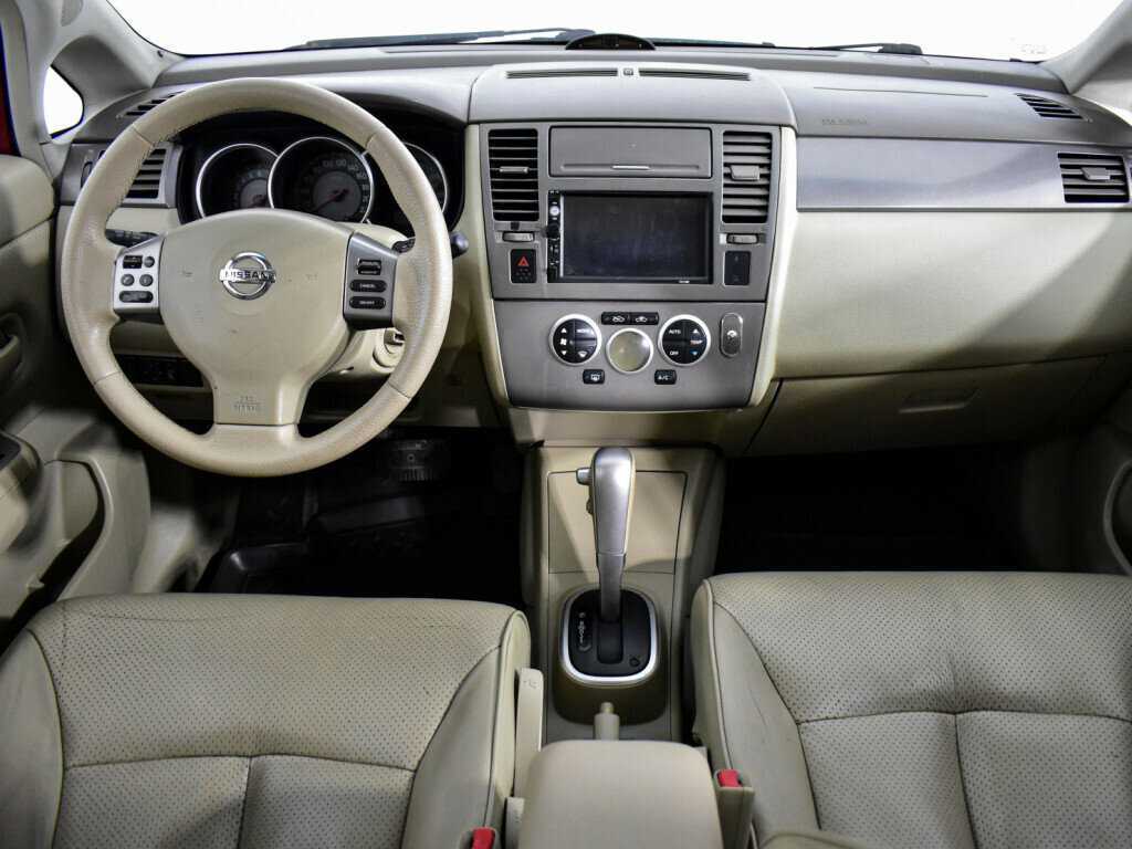 Nissan Tiida с пробегом — 2008 год. Фото: #11