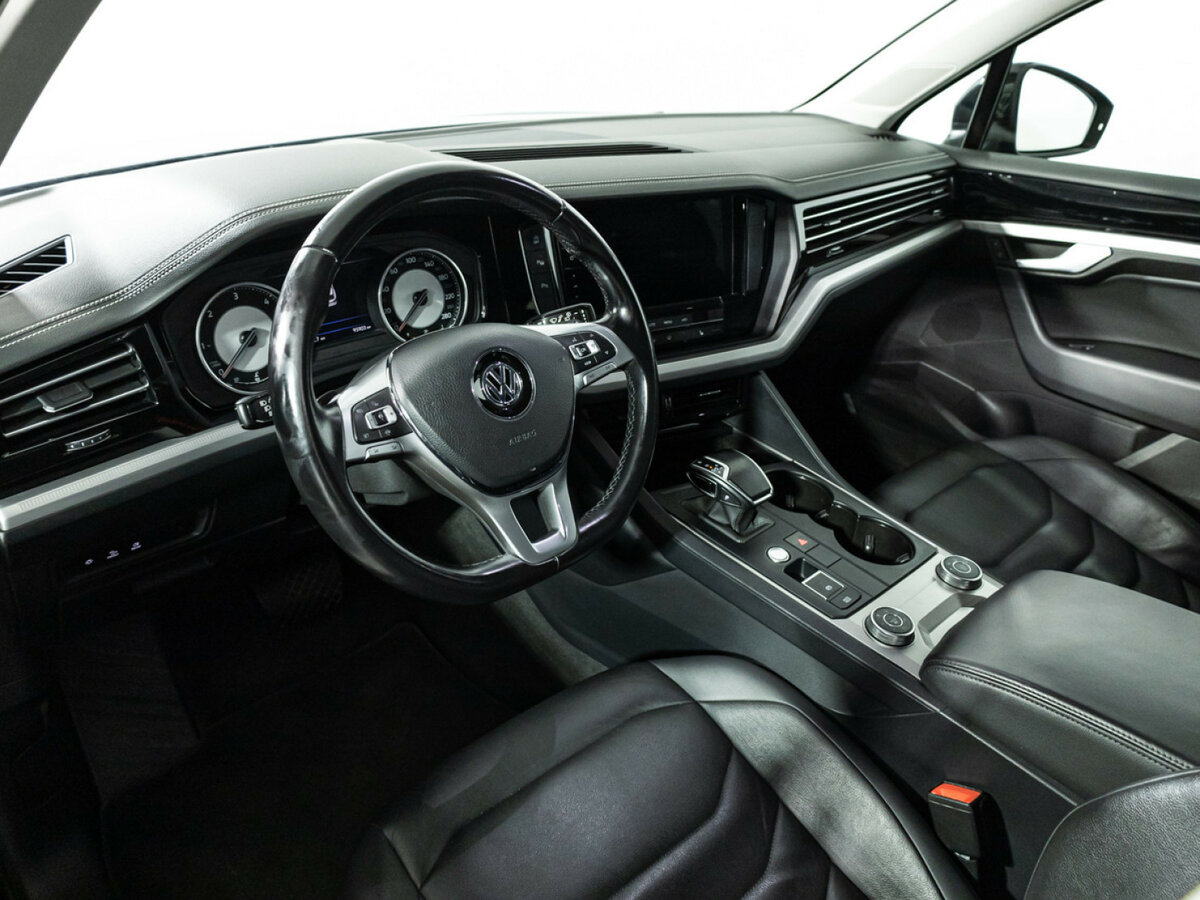 Volkswagen Touareg с пробегом — 2018 год. Фото: #8