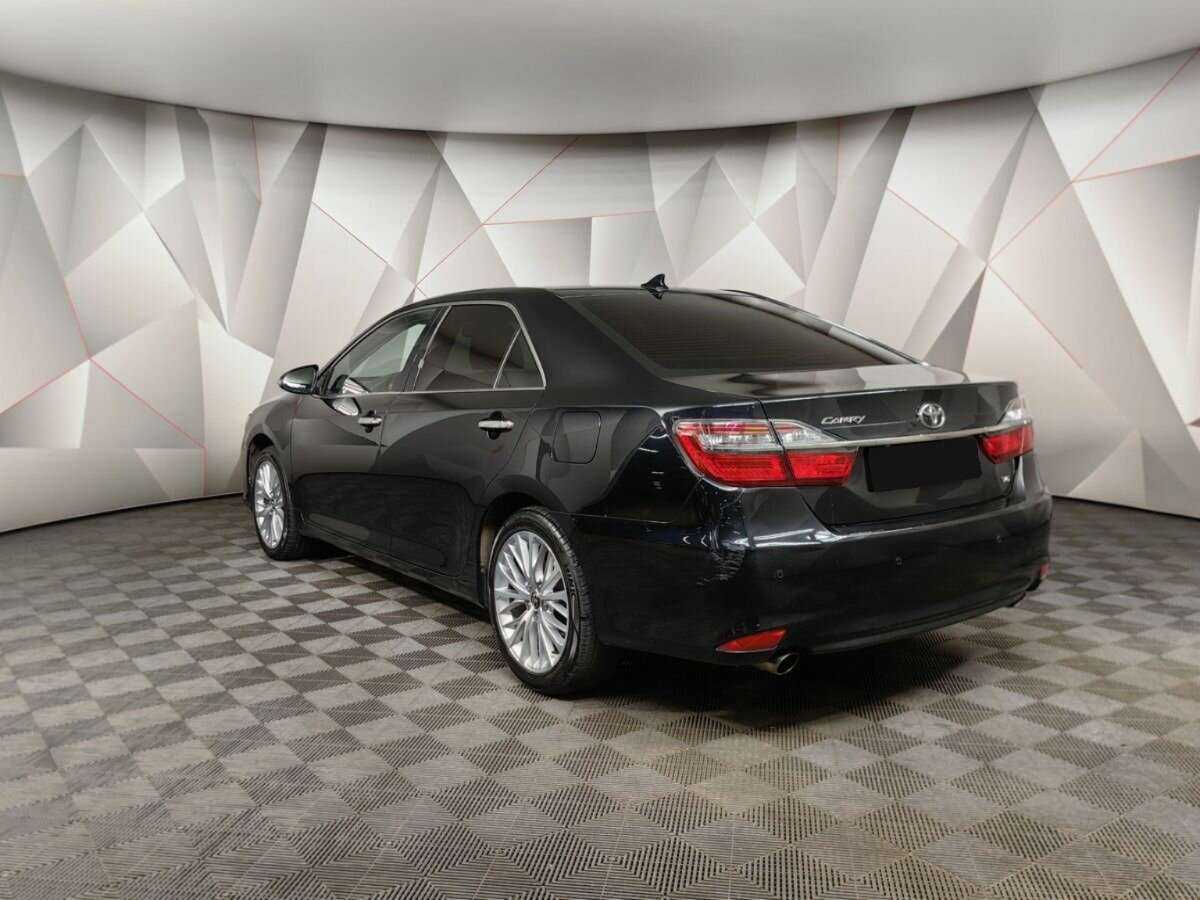 Toyota Camry с пробегом — 2017 год. Фото: #3