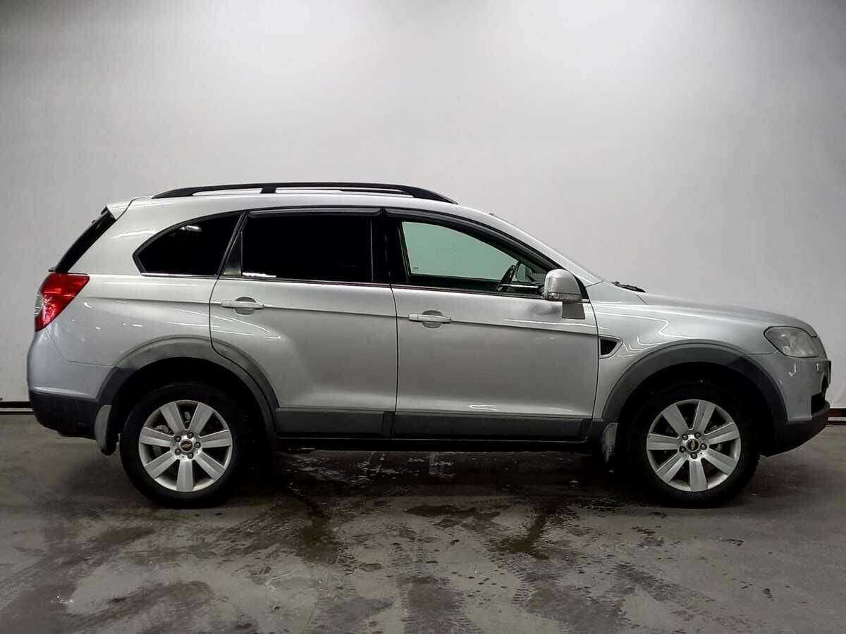 Chevrolet Captiva с пробегом — 2011 год. Фото: #3