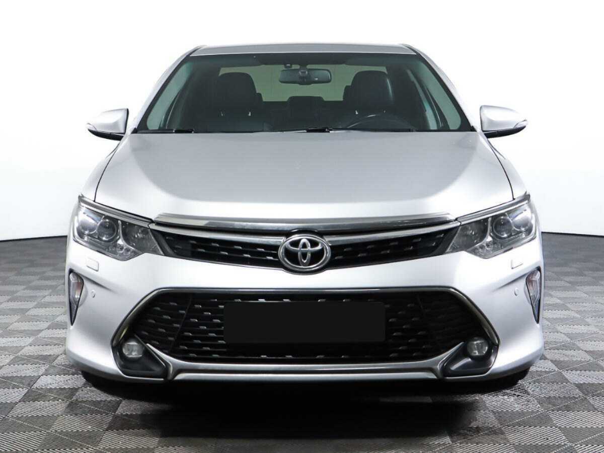 Toyota Camry с пробегом — 2017 год. Фото: #1