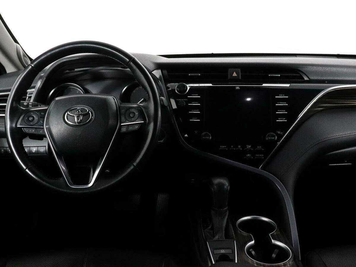 Toyota Camry с пробегом — 2018 год. Фото: #8