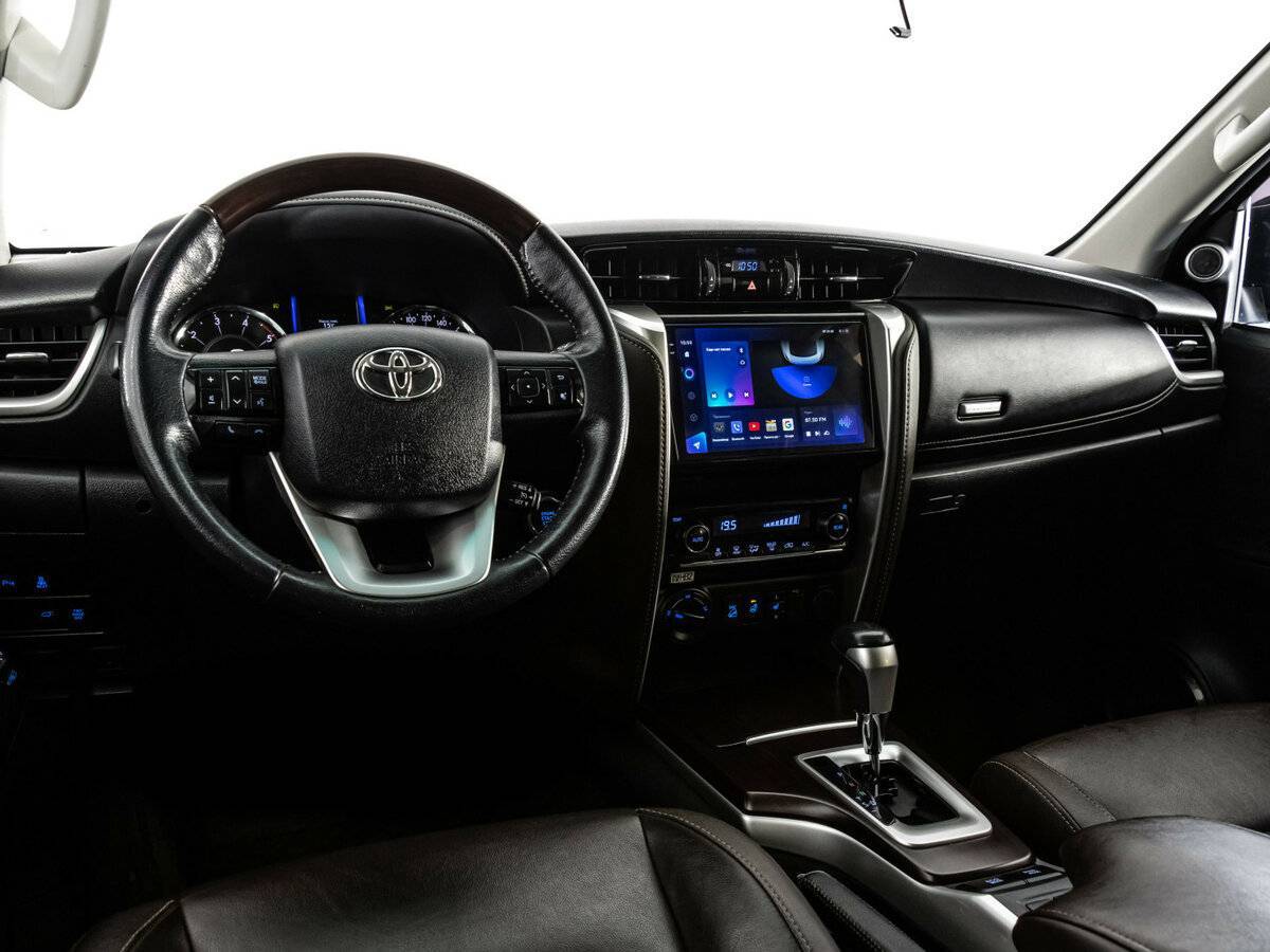 Toyota Fortuner с пробегом — 2018 год. Фото: #11